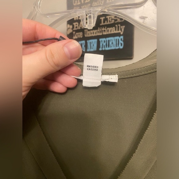 Calvin Klein green v neck blouse with puff sleeves NWOT - Picture 3 of 11